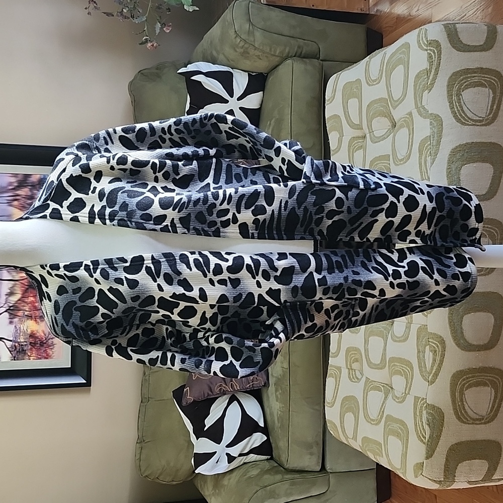 NWT🖤Grace + Emma Let's Cozy Up Animal Print Cardigan